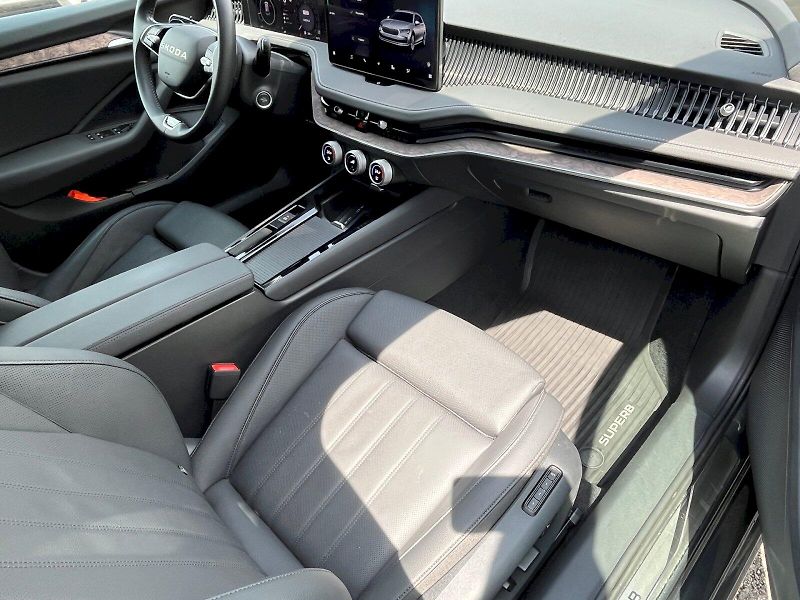 Škoda Superb (2025) 2.0 TDI 142kW 4x4 L&K Combi DS - fotka 17 z 32