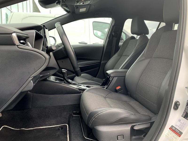 Toyota Corolla TS STYLE 1.8 HEV 103kW e-CVT - fotka 14 z 18
