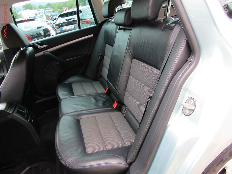Škoda Octavia (2011) 2.0 TDi, 1.maj, AC, park - fotka 10 z 17