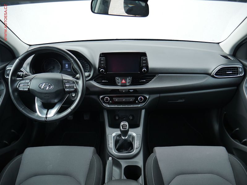 Hyundai i30 (2020) 1.5 DPi, ČR, Comfort, kamera - fotka 8 z 21