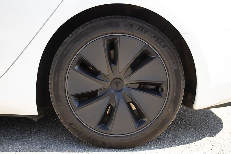 Tesla Model 3 - fotka 20 z 21