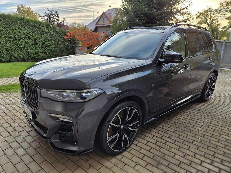 BMW X7 (2021) 40d Xdrive   REZERVACE - fotka 17 z 29