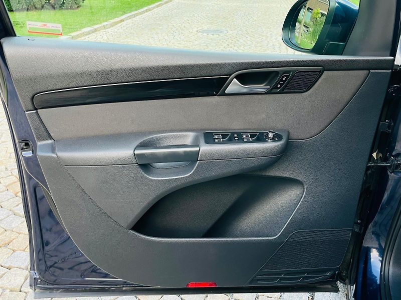 Seat Alhambra 2.0TDI MANUÁL SERVISKA TAŽNÉ - fotka 33 z 51