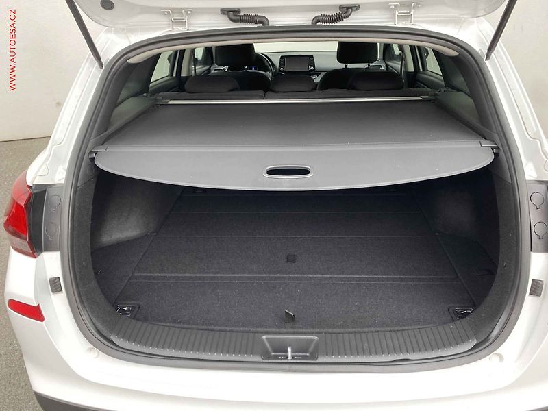 Hyundai i30 (2023) 1.5 T-GDi 48V, 1.maj,ČR - fotka 7 z 18