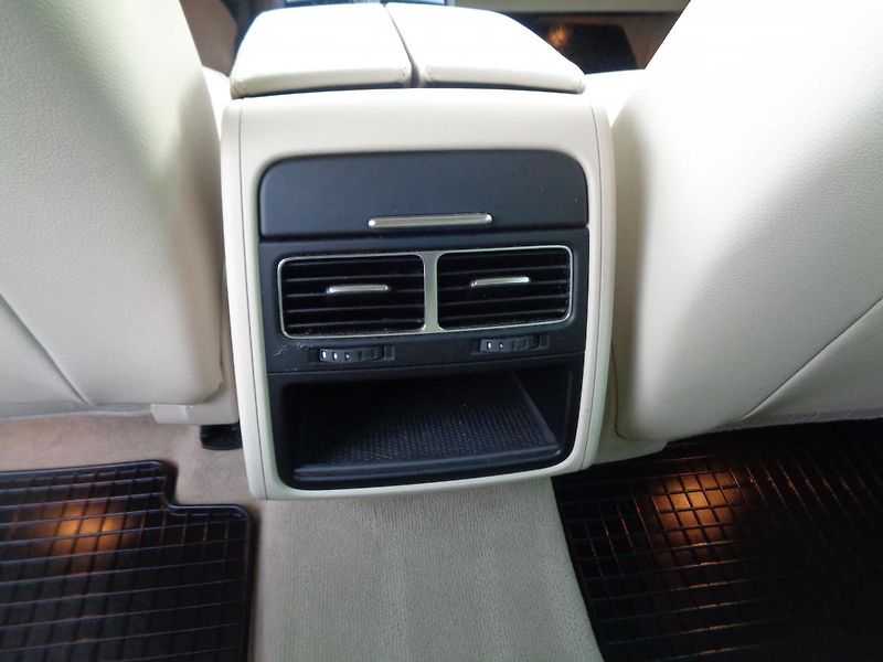 Volkswagen Touareg 3,0 TDI - fotka 9 z 16