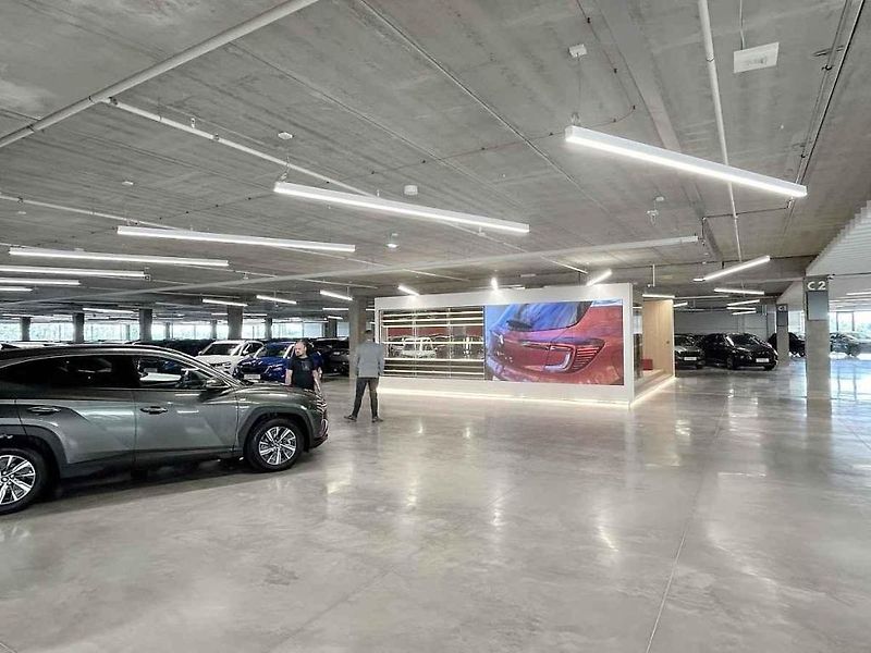 Nedaleko Poděbrad začíná fungovat největší autosalon ojetých aut v Evropě