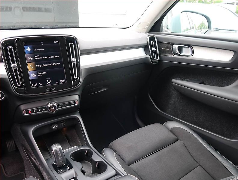 Volvo XC40 (2019) D4 AWD - fotka 8 z 24