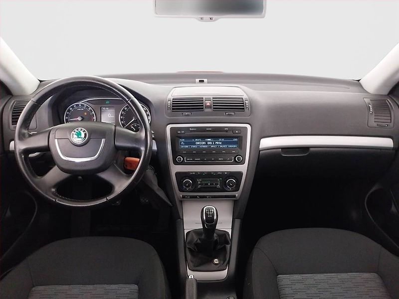 Škoda Octavia (2012) Elegance 1.6 TDI, slušný stav - fotka 8 z 17