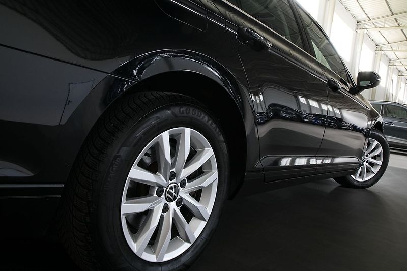 Volkswagen Passat 2.0TDI 110kW Manuál HUD Panora - fotka 10 z 34