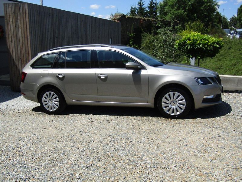 Škoda Octavia (2019) 1.0 TSI 85kW - fotka 2 z 41