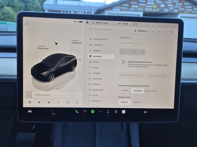 Tesla Model Y RWD 220kw 19ALU SOH 95% - fotka 24 z 49
