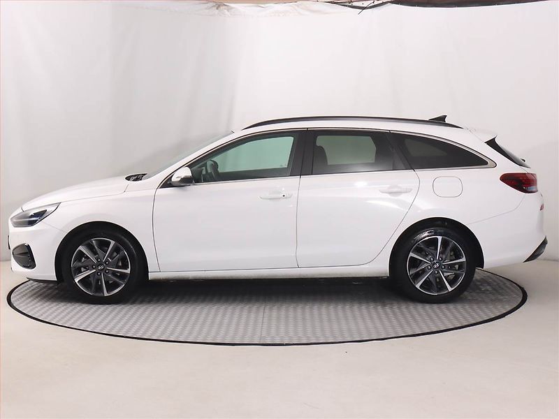 Hyundai i30 (2025) Premium 1.5 T-GDI MHEV 48V - fotka 3 z 19