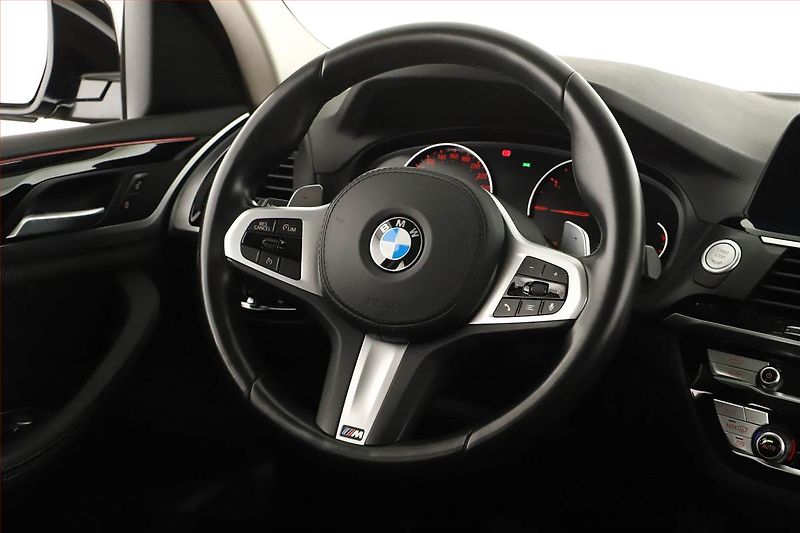 BMW X4 (2021) xLine xDrive20d - fotka 15 z 18