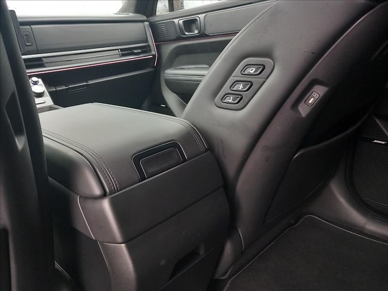 Hyundai Santa Fe 1,6 T-GDI HEV 4x4  CALLIGRAPHY - fotka 22 z 28