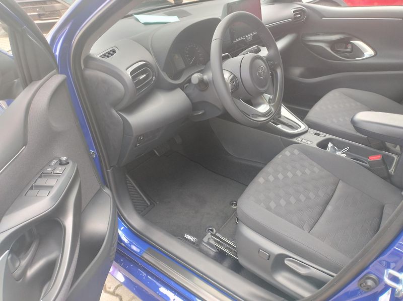 Toyota Yaris (2026) 1.5 HEV Comfort Fleet - fotka 5 z 10