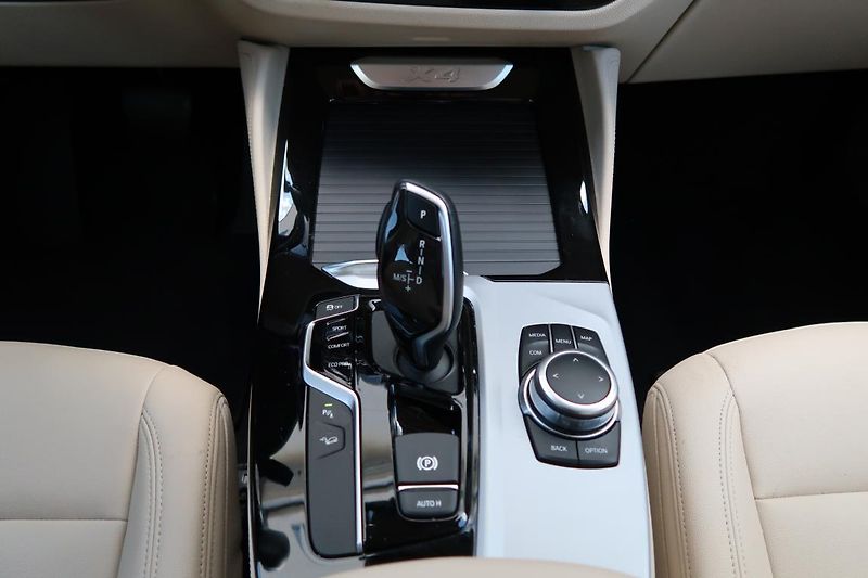 BMW X4 xDrive20d - fotka 9 z 17