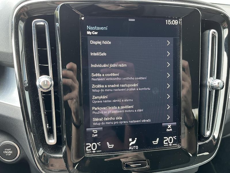 Volvo XC40 FWD T2 Core - fotka 35 z 44