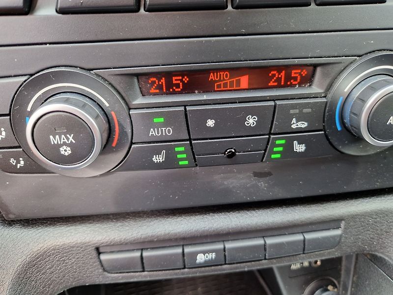 BMW X1 2.0i, 110kW, sDrive - fotka 14 z 32