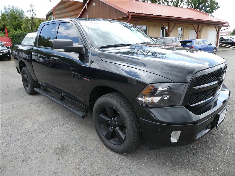 RAM 1500 5,7 HEMI Bighorn 295kW AT8 - fotka 5 z 35