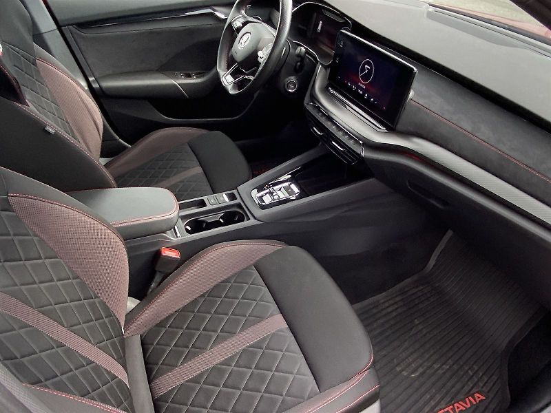 Škoda Octavia (2021) Combi 2.0 TDI DSG RS - fotka 8 z 39