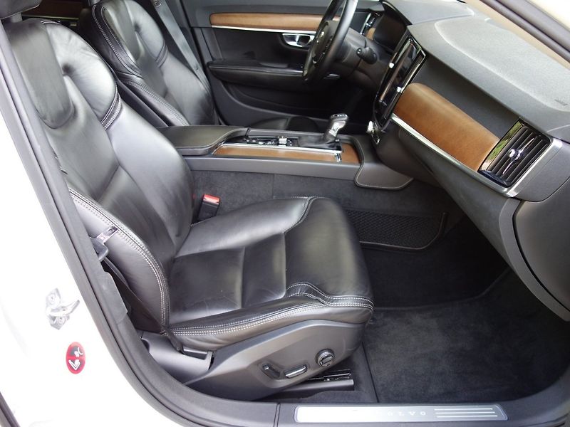 Volvo V90 (2017) 2.0D4 140kW INSCRIPTION -1.MAJ - fotka 27 z 47