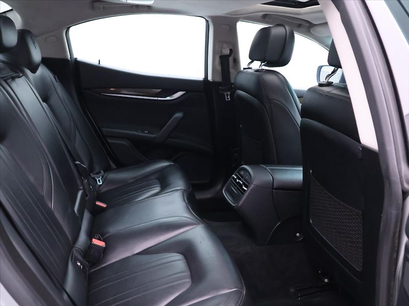 Maserati Ghibli 3,0 i 302kw 4X4 Q4 - fotka 15 z 40