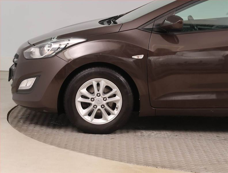 Hyundai i30 (2016) 1.6 GDI, Tempomat - fotka 14 z 15