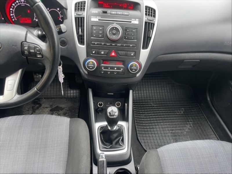 Kia Ceed 1,6 CRDi 85KW - fotka 10 z 11