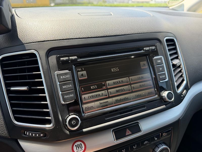 Volkswagen Sharan 2.0 TDI KAMERA TAŽNÉ ROZVODY - fotka 19 z 55