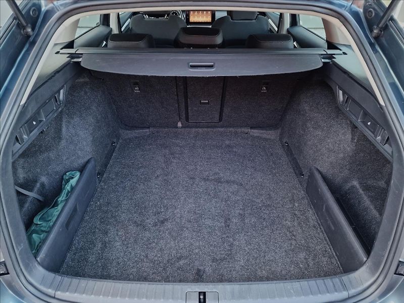 Škoda Octavia 2.0 TDI DSG Style Combi,1.Maj - fotka 16 z 50