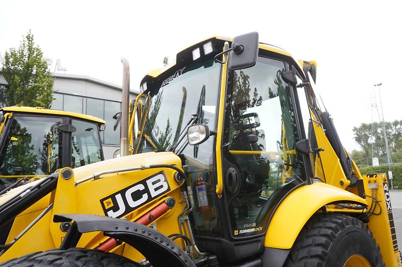 JCB (2022) 4CX PRO / 3400 MTH! / 2022 - fotka 8 z 20