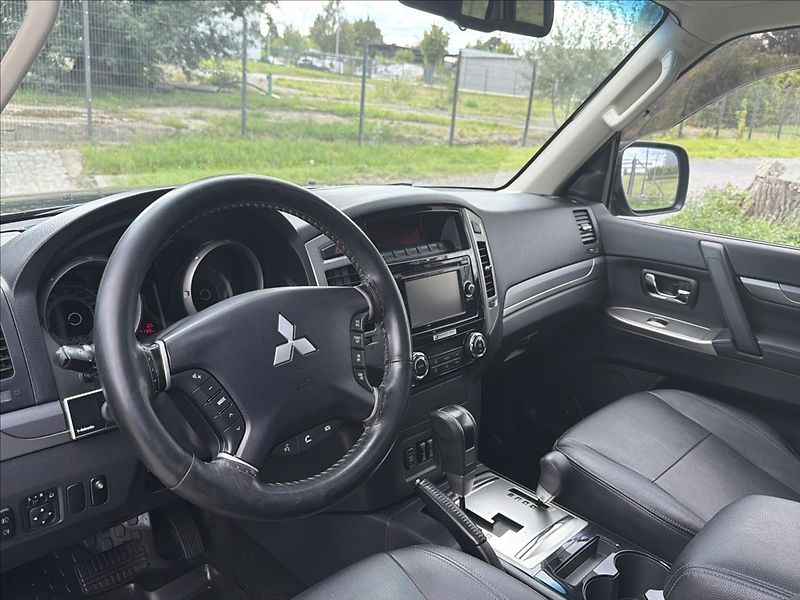Mitsubishi Pajero 3,2 DI-D ČR SERVIS NT - fotka 19 z 30