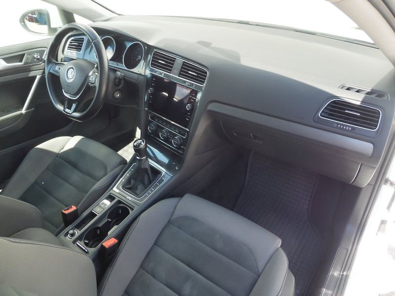 Volkswagen Golf (2019) Maraton Edition 1,5 TSI 96kW - fotka 8 z 25