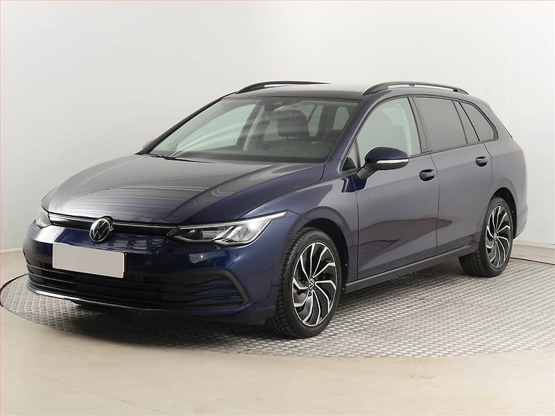 Volkswagen Golf (2024) 1.5 TSI - fotka 2 z 18