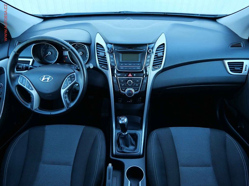 Hyundai i30 (2015) 1.6 MPi, 2.maj,ČR, AC, tempo - fotka 8 z 18