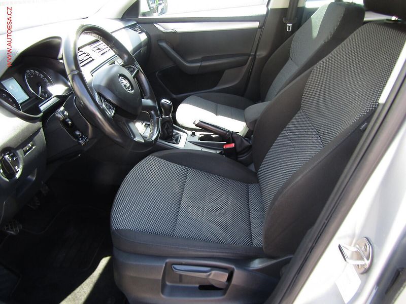 Škoda Octavia (2014) 2.0 TDi 4x4, AC, TZ, park - fotka 9 z 18
