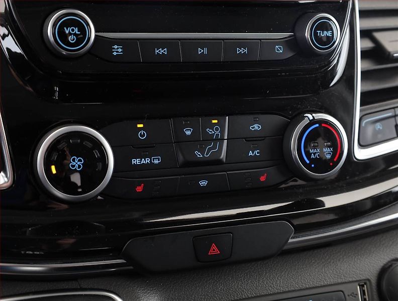 Ford Tourneo Custom (2021) Titanium 2.0 EcoBlue mHEV, ČR - fotka 13 z 19