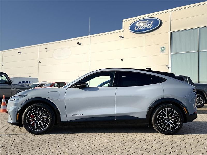 Ford Mustang Mach-E 92kWh Long Range Premium - fotka 2 z 35