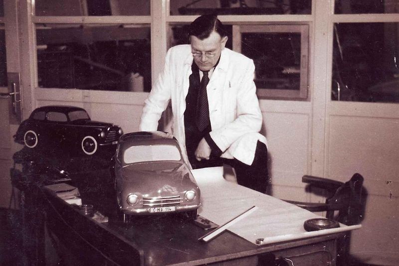 Škoda 1200 na startu veteránské rallye