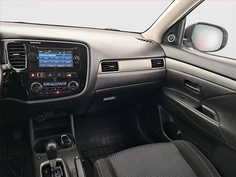 Mitsubishi Outlander (2016) 2.2 DI-D, 4X4, Automat - fotka 8 z 21