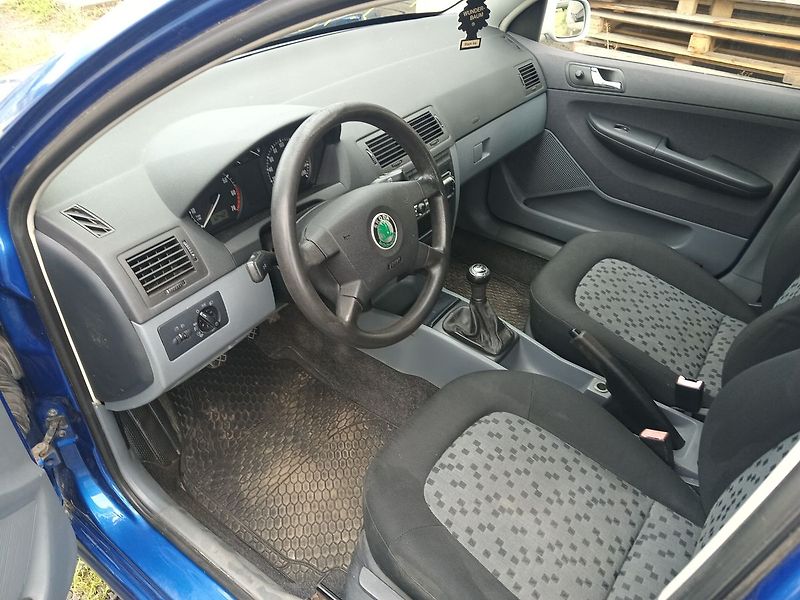 Škoda Fabia 1.4 MPI Combi Classic - fotka 9 z 17