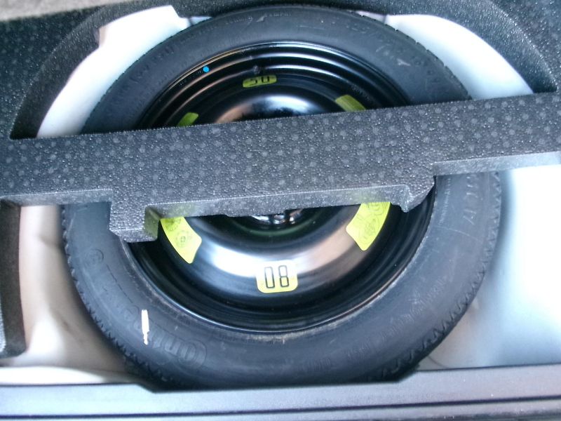 Peugeot 2008 (2015) 1,6 BlueHDI AC TEMP USB - fotka 16 z 26
