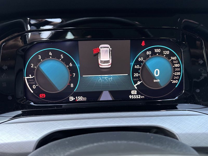 Volkswagen Golf (2023) Variant 1.5 TSI Life - fotka 7 z 31