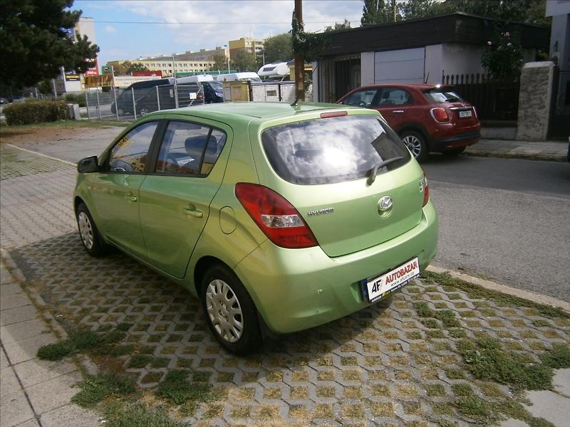Hyundai i20 1,3 i KLIMA - fotka 4 z 11