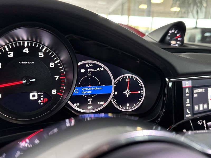 Porsche Panamera 4S 324kW*Chrono*Webasto*Panora - fotka 26 z 47
