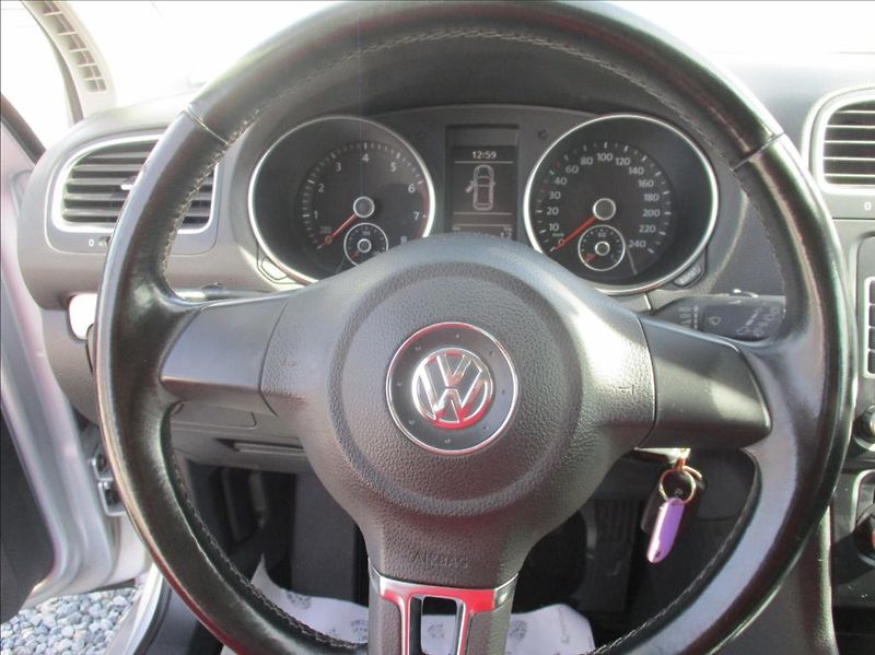 Volkswagen Golf 1,2 TSI, aut.klima,serv.kniha, - fotka 19 z 35