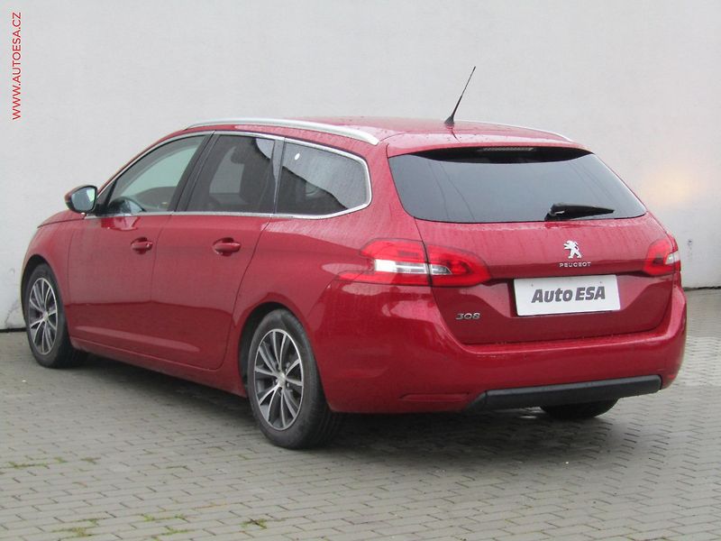 Peugeot 308 (2014) 1.2 PT, ČR, Allure, LED - fotka 6 z 17