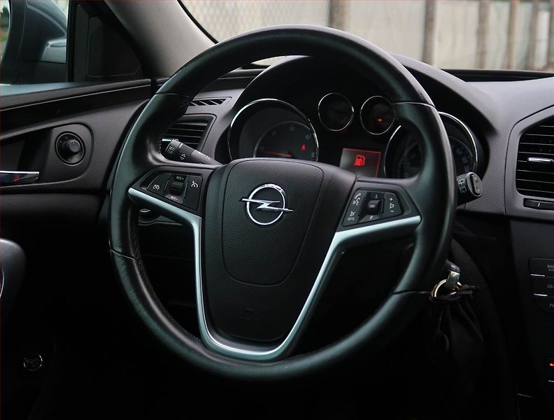Opel Insignia (2011) 2.0 CDTI, 4X4, Serv.kniha - fotka 16 z 19