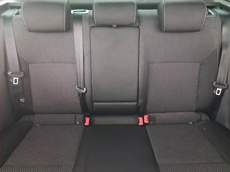 Škoda Rapid (2015) Spaceback 1.2 TSI, Xenony - fotka 10 z 19