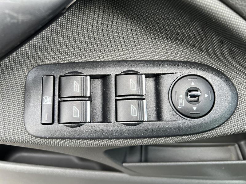 Ford Kuga 2.0TDCi 4x4 TEMPOMAT KLIMA ALU - fotka 12 z 40